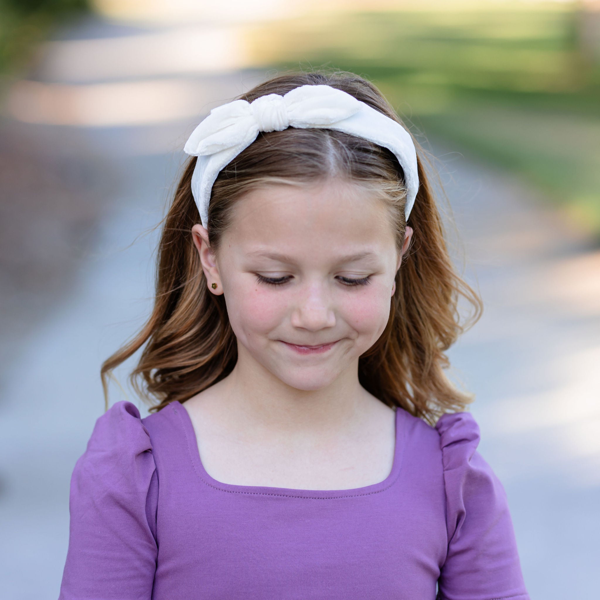 little girl wearing ivory velvet bow headband 