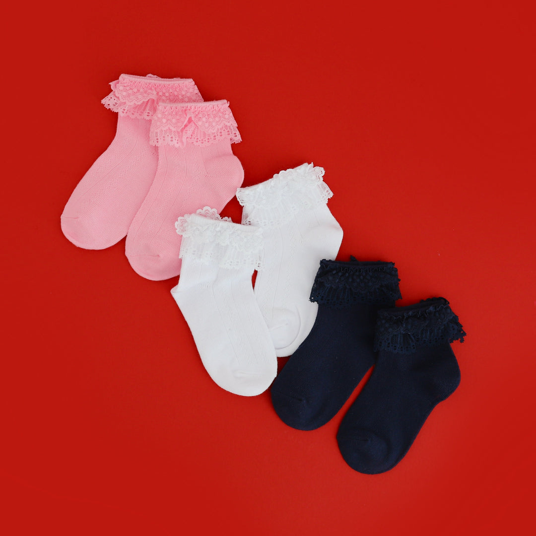 flat lay of girls' lace trim bobby socks in pink, white and navy