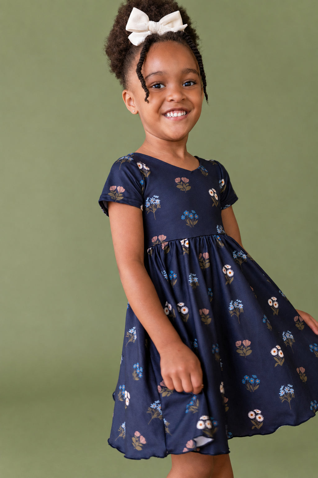 girl wearing navy fall flower bouquet dress
