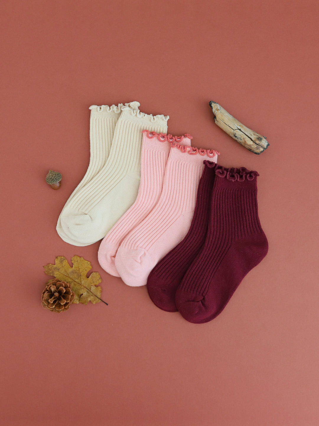 girls' lettuce trim ribbed ankle socks in vanilla, quartz pink and burgundy to match fall collection outfits