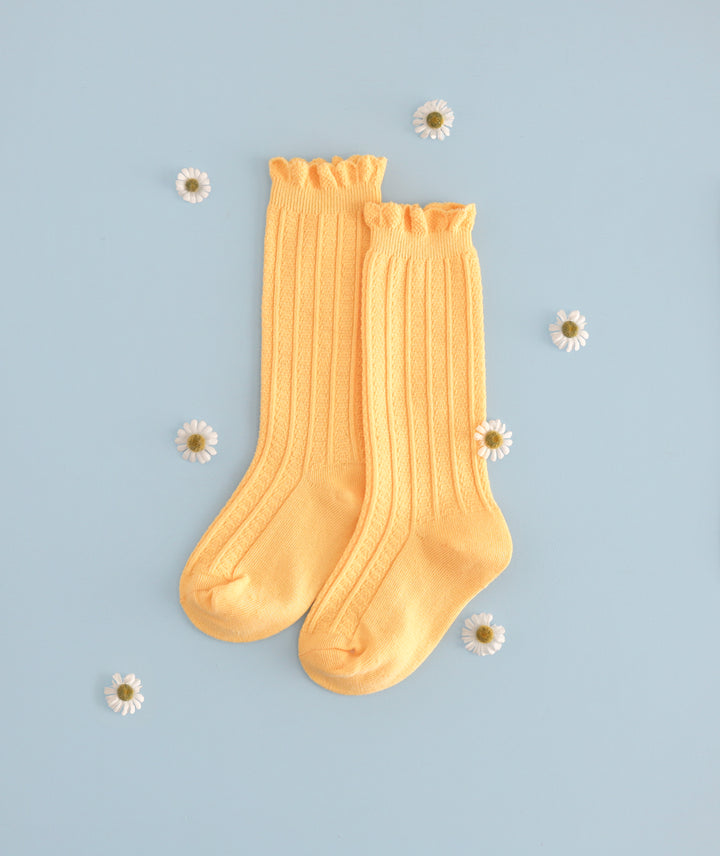 girls's sunshine yellow knee highs with textured knit pattern scalloped frill trim styled with daisies